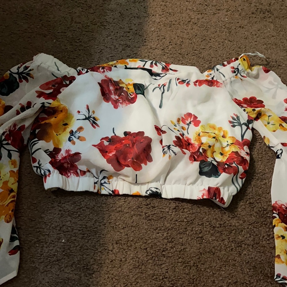 Cute rose crop top, size S